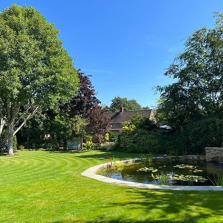 Asperion Hillside Hotel Guildford Exterior photo